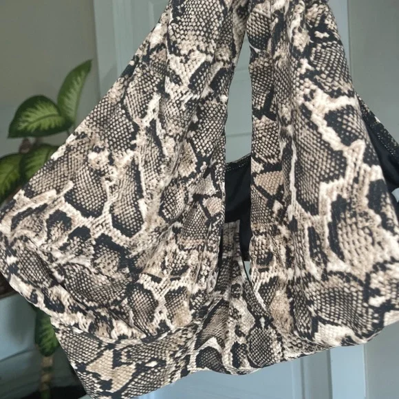 Fashion nova Meg the stallion snake skin crop top - Picture 4 of 5